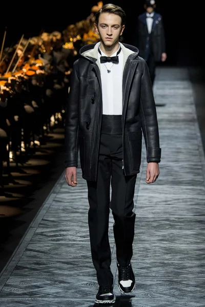 Look 9
